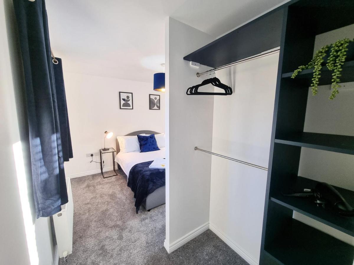 Stylish 3 Bedrooms & 2 Bathrooms House, Free Parking On Premises! CBG Exterior foto