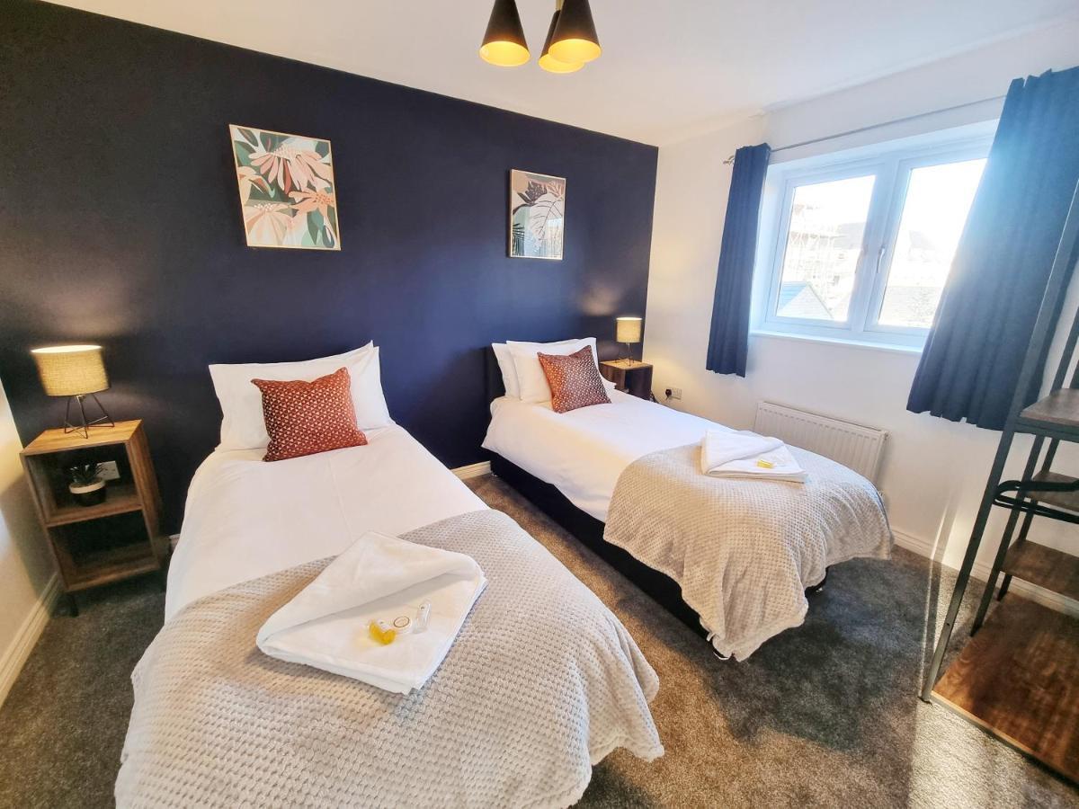 Stylish 3 Bedrooms & 2 Bathrooms House, Free Parking On Premises! CBG Exterior foto