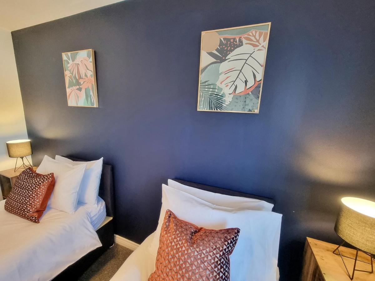 Stylish 3 Bedrooms & 2 Bathrooms House, Free Parking On Premises! CBG Exterior foto